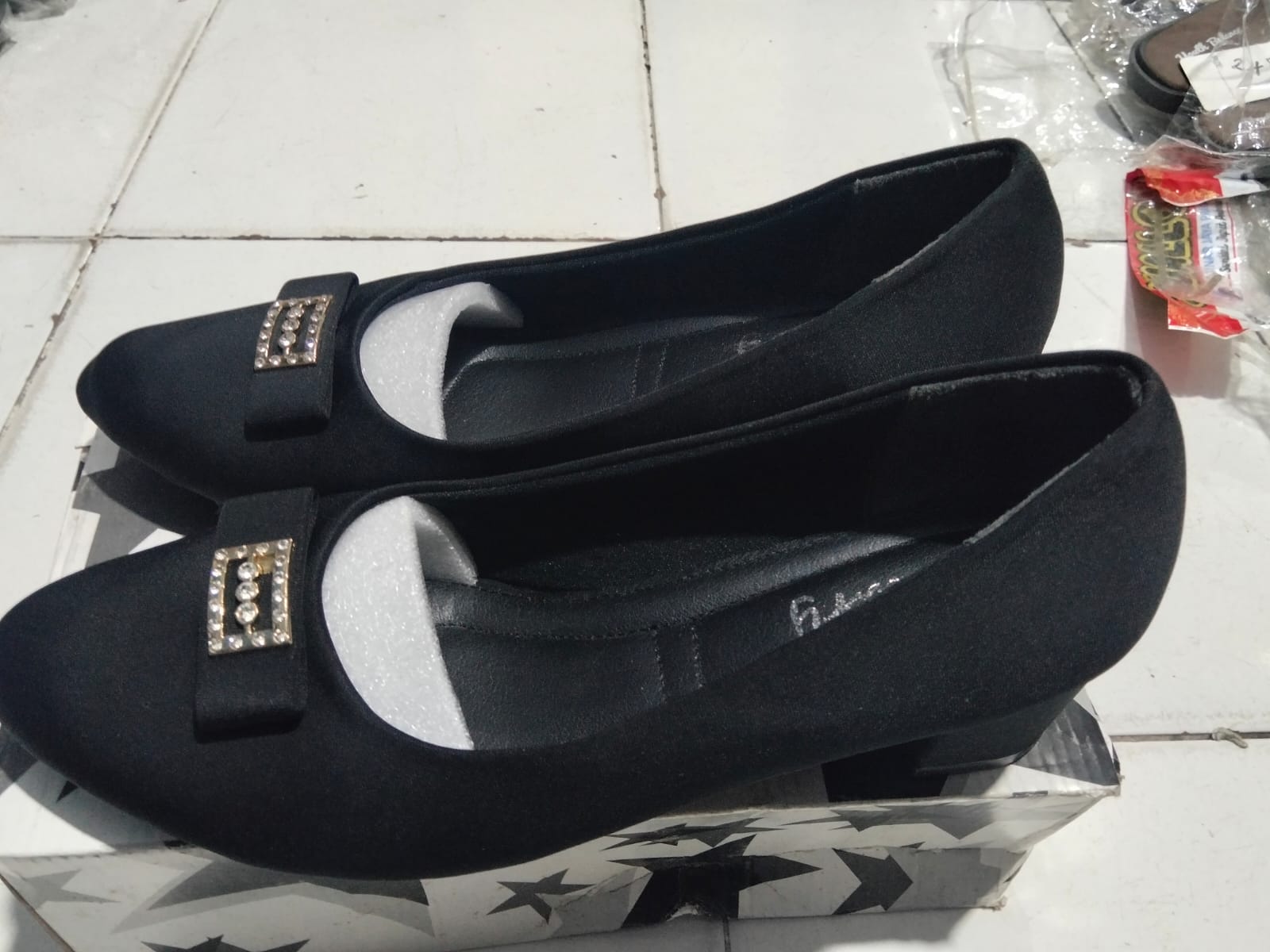 sepatu heels hillari