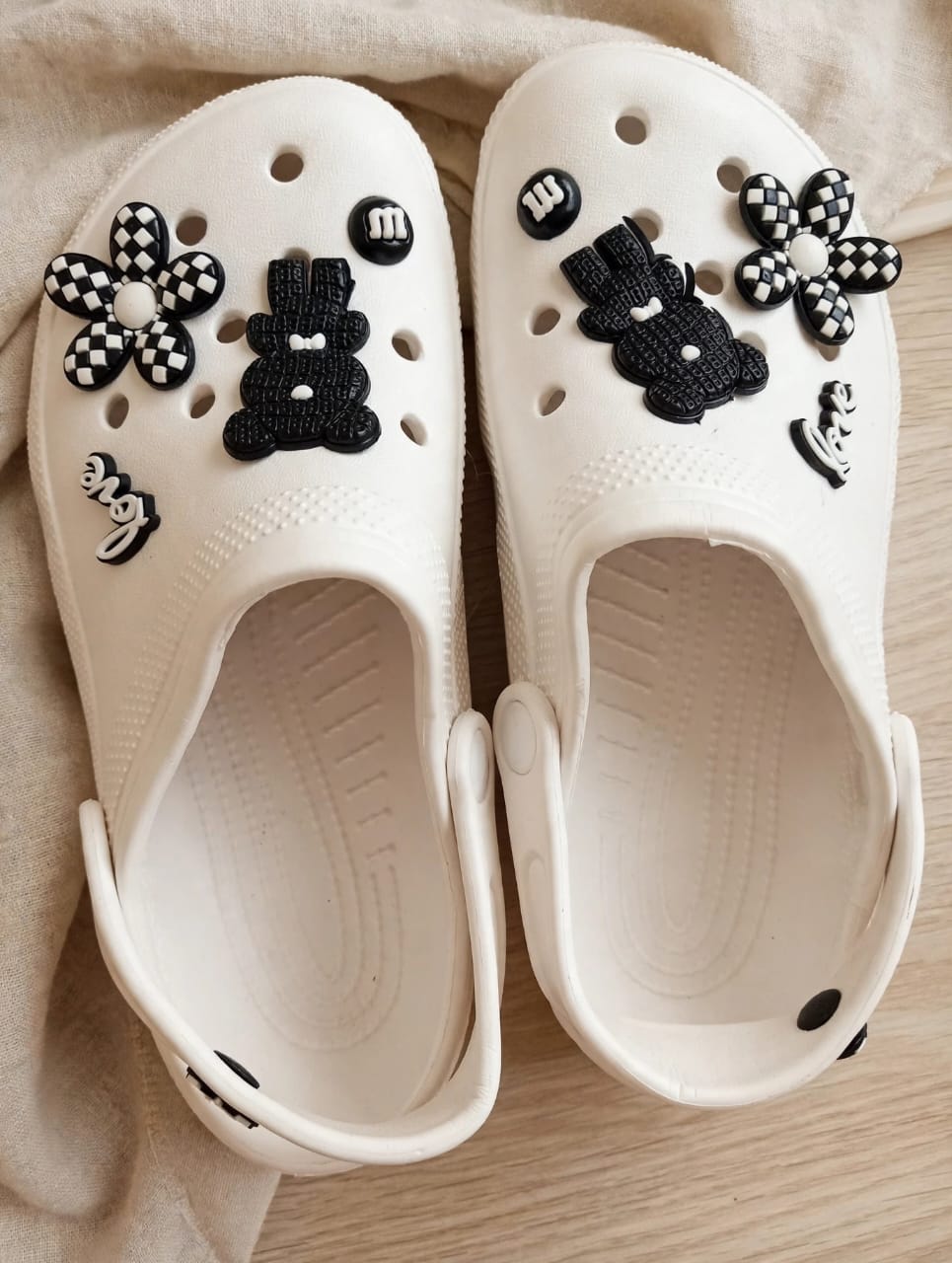 sandal crocs daphni (seri warna) dua ukuran