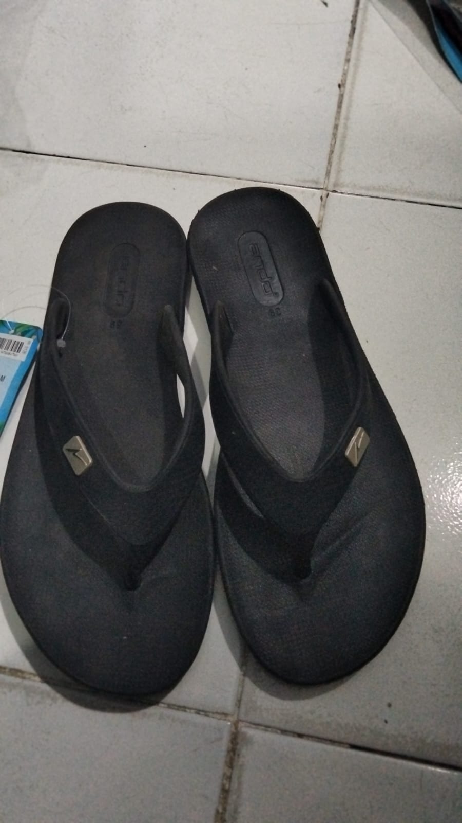 sandal ando jepit viral hitam polos