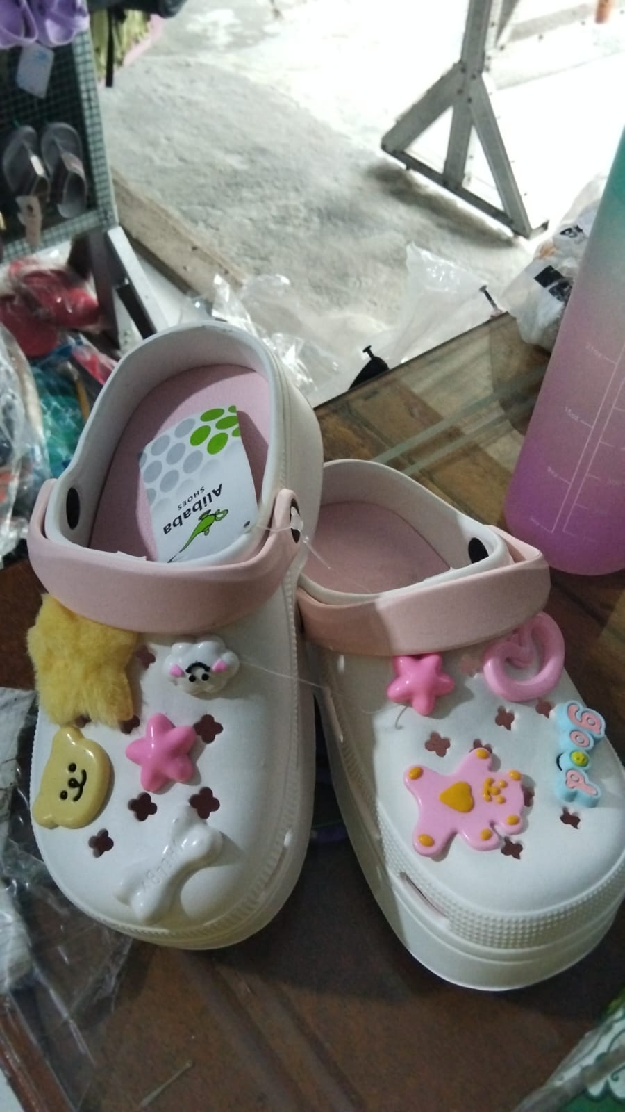 sandal kodok alibaba karakter